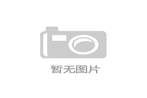 吴柳芳平时像邻家阿姨，朋友圈一翻全是定制礼服和豪宅角落，我还以为走错账号